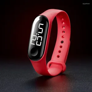 Avogadas de pulso simples esportes ao ar livre led digital Watch Men Women Sport Girls Rates Silicone Wrist for Kids Kids Reloj