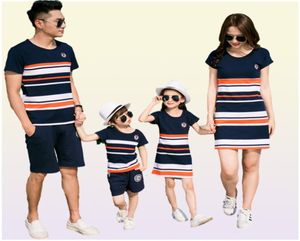 Aile Bakın Elbise Anne Kızı Giysileri Yaz Moda Çizgili Tshirt Eşleşen Kıyafetler Baba Oğul Bebek Bebek Kız Giyim Y200712504225