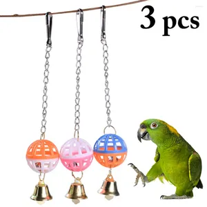 Andra fågelförsörjningar 3st dubbla färger bollar med Bell Creative Funny Chew Toy Cage som hänger för Parrot Pet Training