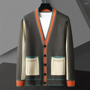 Męskie swetry ubrania męskie z kieszeniami na dzianiny dla mężczyzn splatane basngan czarny v szyja x w koreańskiej jesiennej modzie 2024 Knitwears a