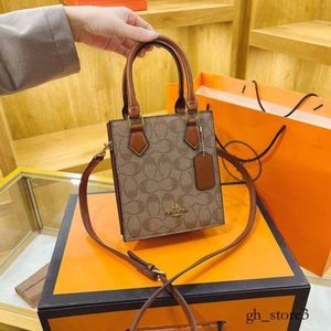 Coachly Bags Women's Bag High-End Travel Shopping Coachely Single Shoulder Crossbody Bag Versatile Fashionable and Personalized Small Totes Coachly Bags 902