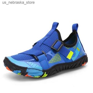 スニーカーの女の子の男の子スポーツシューズ親Aqua Shoesティーンエイジャー屋外ハイキングシューズChildrensソフトソール