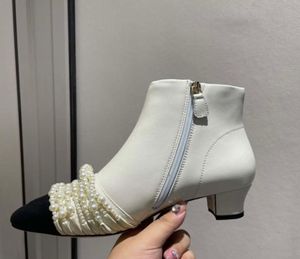 2021 Kvinnor Stövlar Stylish Classic Calfskin Pearls Ankle Boot Luxury Designer Winter Girls Casual 4cm High Ankle Boots Storlek 35409258635