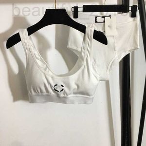 Kvinnors badkläderdesigner 2023 Summer New Split Swimsuit Bikini broderad behåväst (med bröstkuddar)+triangel underkläder 36As