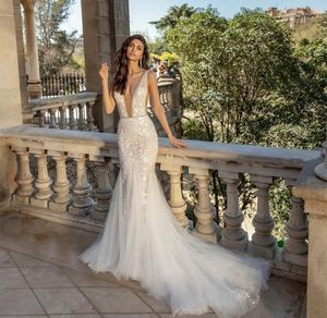 Elegant Long Lace Appliques V-Neck Wedding Dresses Mermaid Ivory Tulle Sweep Train Zipper Back Vestido de novia Bridal Gowns for Women