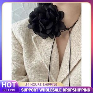 CHOKER 4-1PCS Flower Rose Подвесное ожерелье Черное цвет регулируемое цепь для женщин Элегантный французский подарок