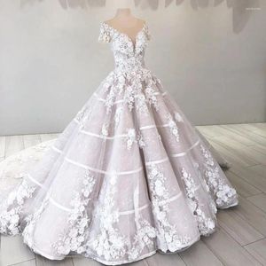Sukienki imprezowe dramatyczne iluzjonowanie szyi z krótkim rękawem koronkowe aplikacje do balowej suknia.