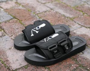 2020 Sandálias de designer quente Mulheres Man MasterMind Japan x Moto-Vs MMJ Sandálias Moda e Mulheres Slippers de Verão Sapatos ao ar livre de praia2482891