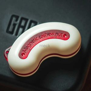 Dekompression Toy GAO Studio EDC Vuxna fidget Toys Magnetic Cashew Nut PC Fidget Slider Autism ADHD Tool Anti-Anxiety Office Stress Relief Toys 240413