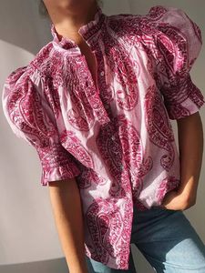 Moda Prinha étnica Camisa feminina plissada de stand chic stand buttons de mangas curtas de puffflum primavera elegante streetwear 240412