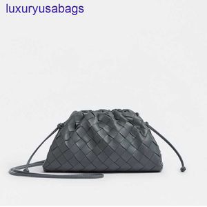 Botegaveneta Mini/Teen/Classic Pouch Intrecciato Leather Clutch Designer Womens有名なイタリアの高級ブランド幅22cm/31cm/40cm磁気フレーム閉鎖yi-rxwb