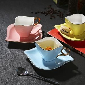 Coppe Saucers Ceramica europea Coppa Coppa Saucer Set Bone China High Tea Taza Ceramica Home ecologica Home 50T005