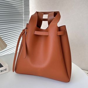 Bucket Shoulder Bag Designers Bags Exclusive Logo Metal Engraving Handbags Adjustable Wide Leather Drawstring Totes Wallet Sheepskin Lining Design Underarm Bag