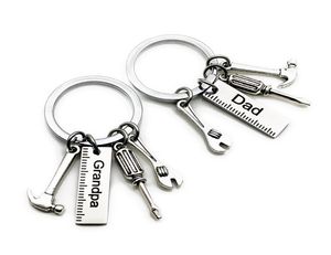 50PCSLOT Nya rostfritt stål Dadverktyg Keychain Morfar Hammer Skruvmejsel Keyring Father Day Gifts1 85 W27725417