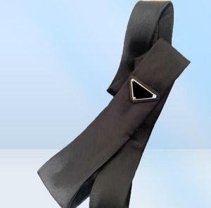 Kvinnliga slips Mens Designer Neck Tie Suit Slips Luxury Business Men Silk Ties Party Wedding Neckwear Cravate Cravattino Krawatt4276301
