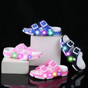 어린이 슬라이드 슬리퍼 비치 LED 조명 샌들 샌들 신발 버클 야외 운동화 크기 20-35 B0QT#