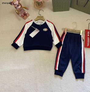 Luxury Toddler Bodysuit Baby Tracksuits Storlek 73-120 cm Spädbarn Crawling Suit Designer Nyfödda långa ärmhoodies och sportbyxor 24 April