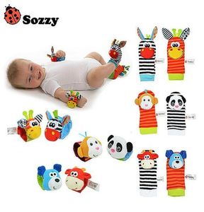 Suzzy 4pcs Soft Baby Toy Pasp Socos Socks Cute Cartoon Garden Bug Bug Plush Ratchot z dzwonkiem B9422993282