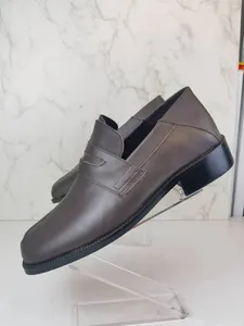 Vestido sapatos de moda moda masculina casual de couro genuíno masculino slip-oncos ao ar livre homens leves confortáveis dirigindo planos