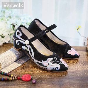 Повседневная обувь Veowalk Vintage Women Flock хлопчатобумажная ткань вышита Мэри Джейн Удобный китайский стиль заостренное пальцем для женщин