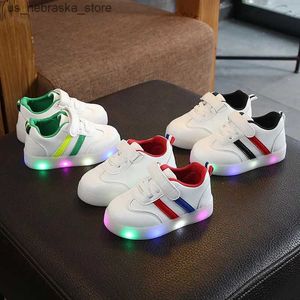 أحذية رياضية Zapatillas Childrens Shoe for Girl Luminous Shoes Sneakers Boys Nasual Shoes Girls Board Shoes Shoes Shoes Q240412