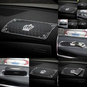 Novo 1pcs 30x15cm Cool Anti-Slip para telefone celular MP4 GPS Crown Anti Slip Car Silicone Gel Dashboard Pad Pad