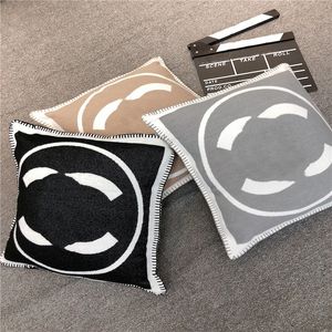 Vintage Letter Pillowcase Designer Kuddar Dekorativ kast Kudde Luxury Fashion Cover Case Cover Wool Pudowcases SOFA Living Room Home Square Cushion Covers