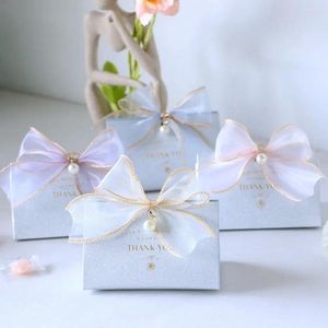 Geschenkverpackung 50/100pcs Hochzeit Candy Box mit Garnband Pearl Dekoration Glitzer Verpackungstasche Geschenke für Gäste