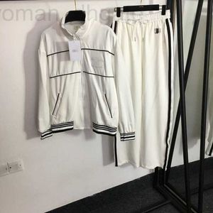 Kvinnors tvådelade byxor Designer 2023 Spring and Autumn New Sports Set: Chest Standing Neck Long Sleeve Zipper Coat+High midjebrett ben 86ZK