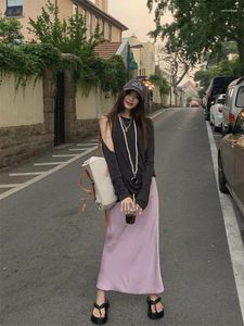 Arbetsklänningar 2024 Summer Korean Style ins off-the-shoulder långärmad tunn t-shirt elastisk kjol kostym kvinnor