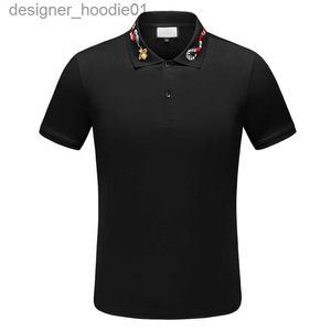 القمصان للرجال 2020 قميص شريط المصمم T قميص Snake S Floral Mens High Street Fashion Horse T-Shirt C240412