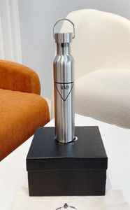Winterwasserflaschen Designer Luxus Vacuum Cup Pra Flasche P Marke Edelstahlgetränk mit Kasten Thermos Becher 500 ml Wasser 348f5301351