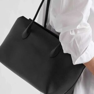 Designer de bolsas 50% desconto na marca quente Bags feminina Row muito simples Bolsa de ombro portátil Tote portátil Grande capacidade de axil