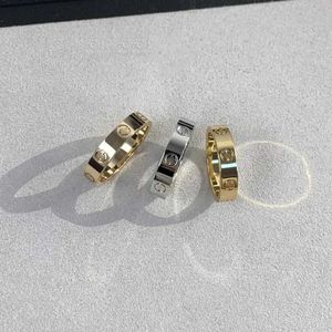 2024 Anelli di banda 18k 3,6 mm Ring V Gold Material non sbiadirà mai anello stretto senza diamanti Riproduzioni ufficiali di marca con contatore