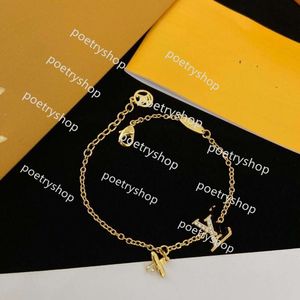 Pendant Necklaces Luxury Fashion Pearl Necklace Designer Jewelry Wedding Diamond 18K Gold Plated Platinum Letters pendants necklaces for women with C letter