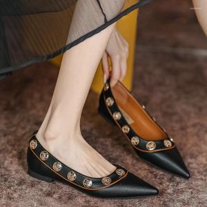 Casual Shoes Zapatos Para Mujerbrand Ladies Shoe Summer Pointed Rivet Leather Comfort Elegant Women Designer Fashion Low Heels