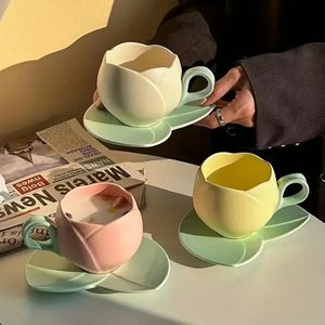 300ml Flower Shaped Ceramic Cup and Plate Set Vintage Tulip Coffee Cups High Aesthetic Value Pink French Afternoon Tea Mug 240329