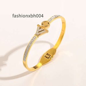 braccialetti d'oro Donne Bragle Designer Letter Gioielli in acciaio inossidabile braccialetti per la moda Lettera di gioielli