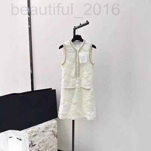 Grundläggande avslappnade klänningar Designer Shenzhen Nanyou 24 Spring/Summer Celebrity Little Foft Wind Pärled Chain Edge V-Neck 3D Flower Sleeveless Tank Top kjol P0nq