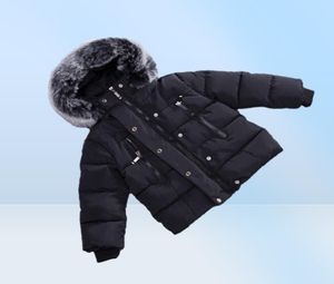 キッズジャケット冬の温かいコートは天然の毛皮の首輪フード付きアウターボーイズガールズ衣類を厚くします6752387