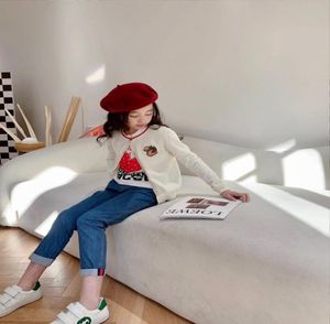 Çocuk Sweaters Bahar Sonbahar Kızlar Sevimli Hardigan Bebek Çocuk Örme Süveter Tarafından Yürümeye Başlayan Yürümeme Gömlek ve Kot Pantolon8226007