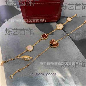 High End Designer Bangles för Vancancleff S925 Silver Five Flower Seven Ladybird Armband Girl 18K Rose Gold Luxury Double Sided Fritillaria Red Jade Hand Jewelry 1to1