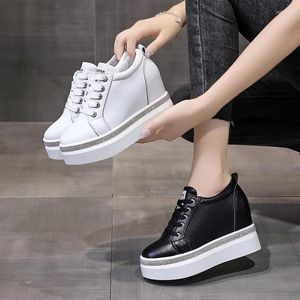 Casual Shoes Damska płaska platforma 2024 Autumn Fashion Cears Skórzowe kobiety Sneaker Hidden Ucel Kobiet Czarne białe masywne buty
