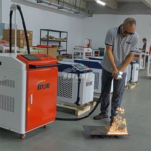 1000W 1500W 2000W Snabbhastighet Hög noggrannhet Portable Handhållen fiberlasersvetsmaskin