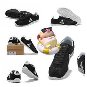 2024 designer skor sneakers casual skor kvinnor män mjuka jogging löpskor 36-44 storlek svart vit gul gratis frakt gai