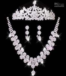 Conjuntos de jóias de noiva encantadoras acessórios de casamento três peças Cristal de cristal artesanal Brincos de colar de Tiaras Bridal Tiaras CH8492644