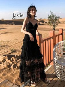 Casual Dresses Jastie 2024 Luxury Design Sexig Slim Black Suspender för kvinnor V-Neck ärmlös Seaside Vacation Lace Cake Dress