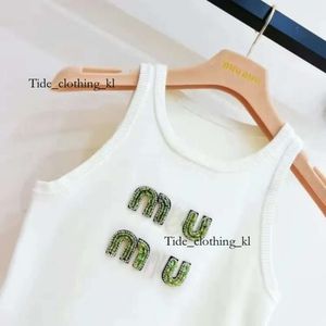 Miui Bag Top Designer Womens Clothes Letter Embroidery Sleeved Tops Summer Mui Mui Women Sexy Slim Tops Party Crop Top Vest Backless Tank Top 570