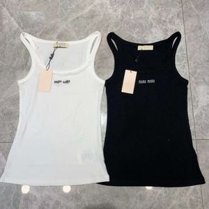 Tvådelad klänning MIU Home Network Celebrity samma stil 23SS Summer Slim Fit Thread Letter Hanging Vest