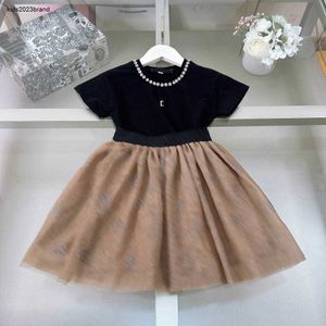 Nya babybanor Girls Dress Suit Kids Designer Kläder Storlek 90-150 cm Shiny Hot Diamond Fake Necklace T-shirt och spetskjol 24April